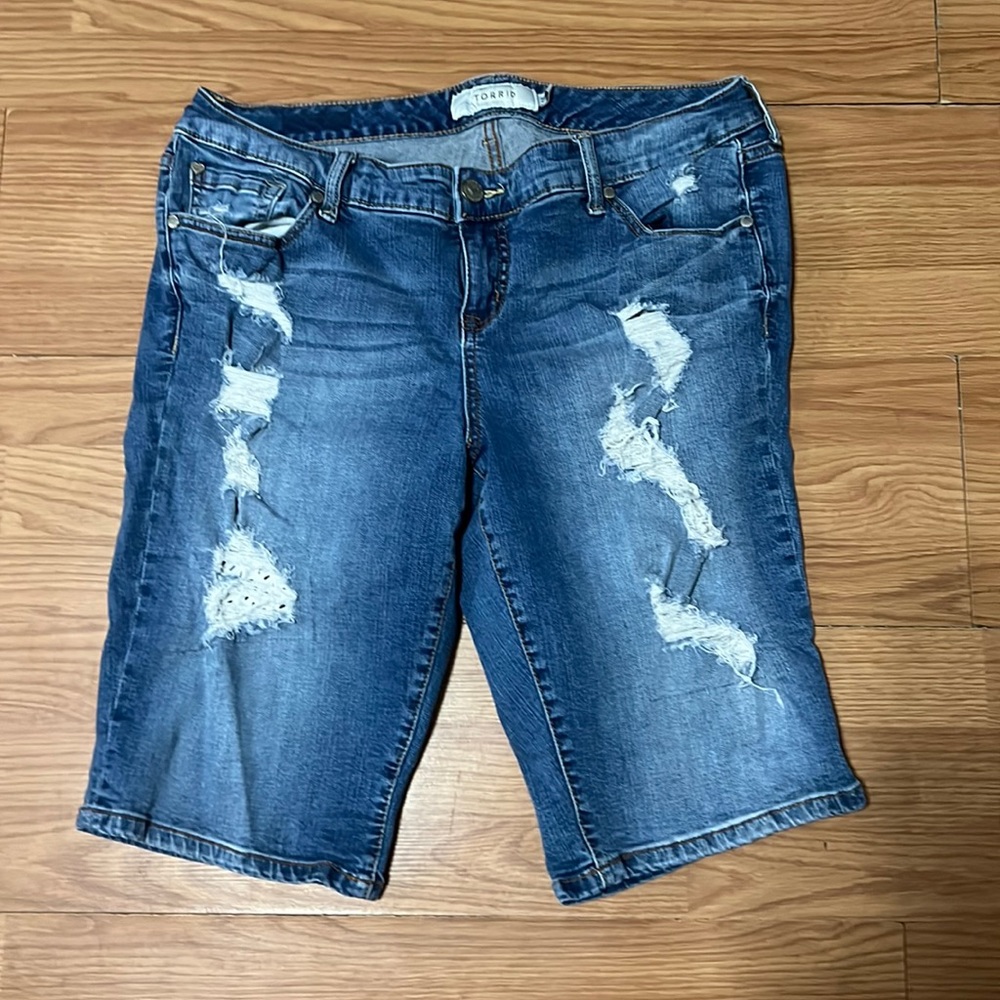 Torrid Bermuda Distressed Shorts with Lace inset design Size 14